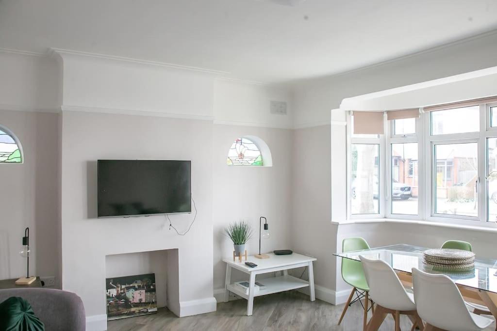 Coastal Haven In Leigh-On-Sea Apartment Southend-on-Sea Exterior photo